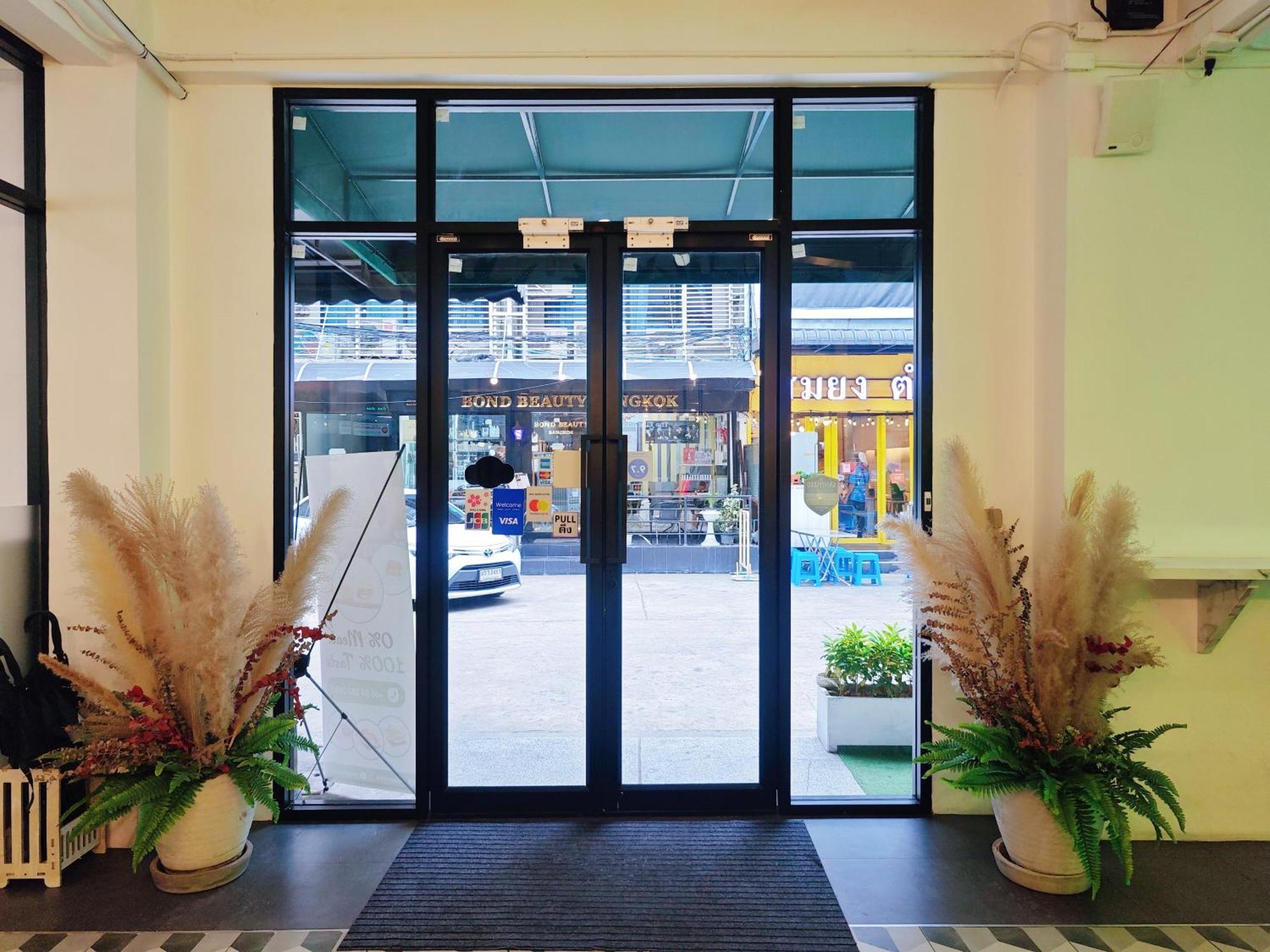 Ostay Asoke Bangkok Makkasan Exterior foto